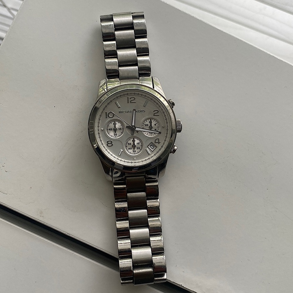 MICHAEL KORS - Runway Silver-Tone Watch, Style# MK7325